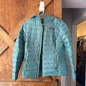 Patagonia Women's Down Sweater Hoody -- Beryl Green S